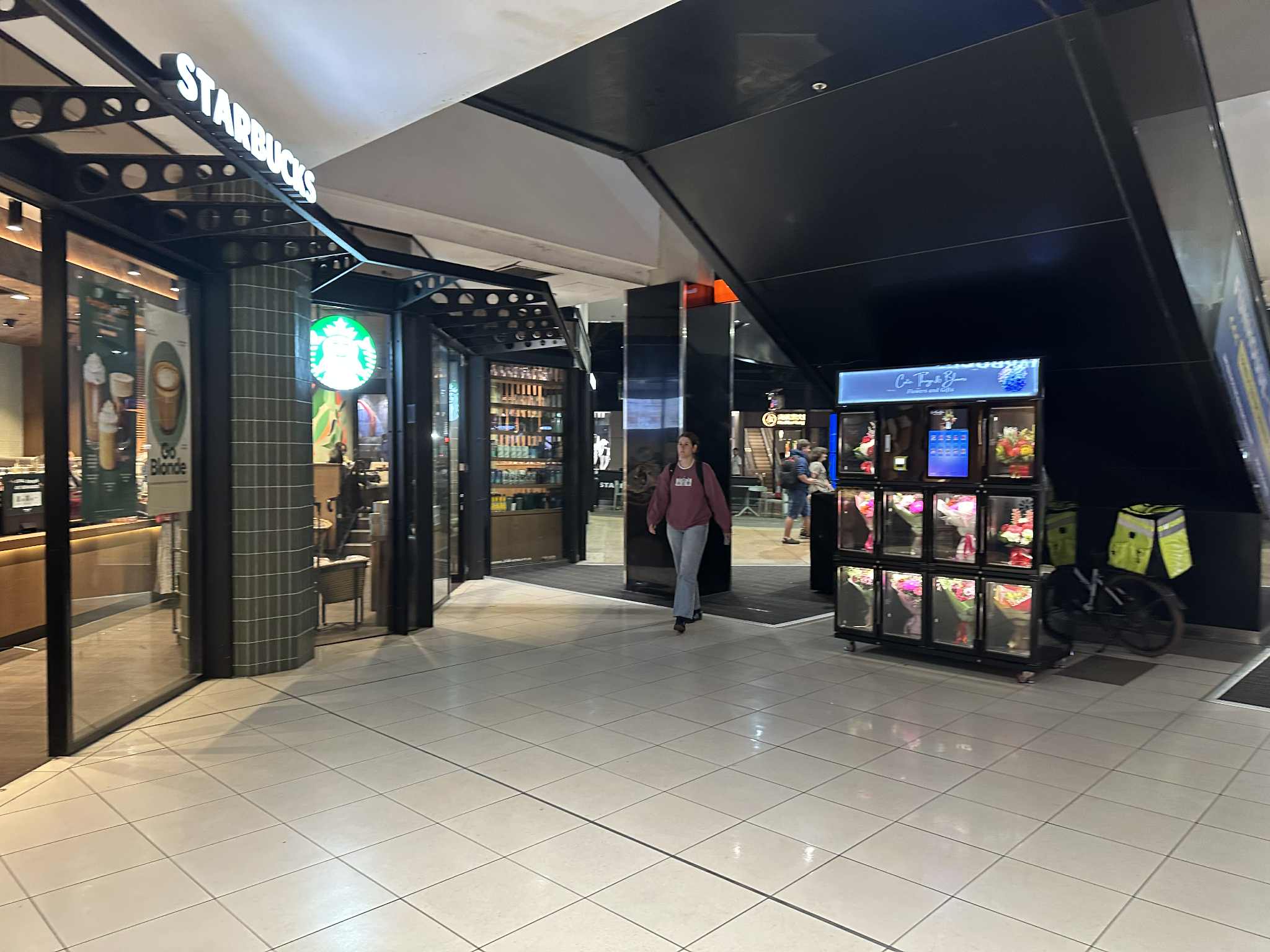Smart flower vending machine